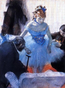 Edgar Degas Painting - El camerino del bailarín Edgar Degas.